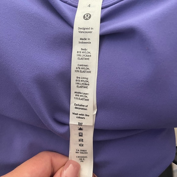 Lululemon Nulu and Mesh-Back Shelf-Bra Yoga Tank. Size 4 - Picture 4 of 5